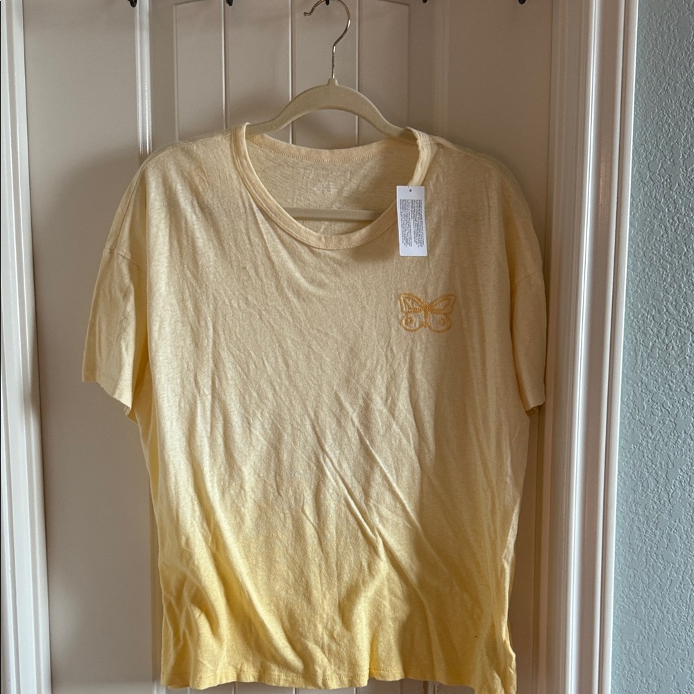 American Eagle Outfitters Yellow Short Sleeve Tee